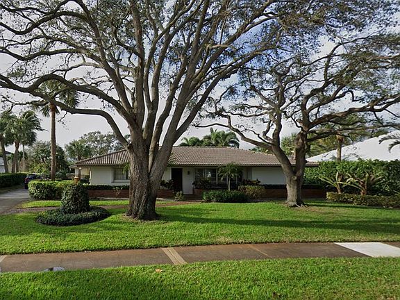 3rd image of 835 Country Club Drive