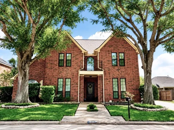 608 Westview Terrace Dr, Sealy, TX 77474
