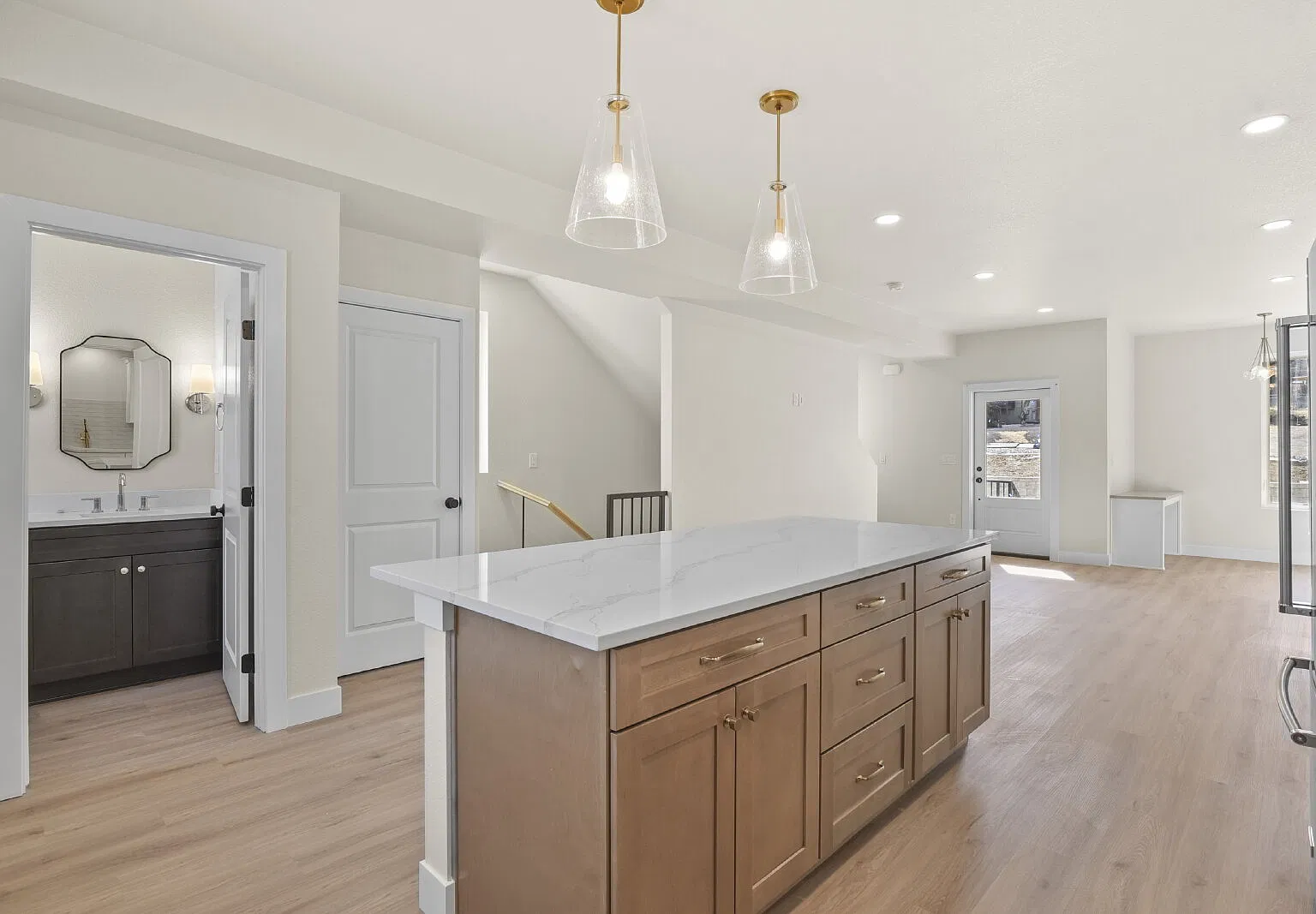 3 bed, 3.5 bath, 1794 sqft, $3,300 — Photo 3