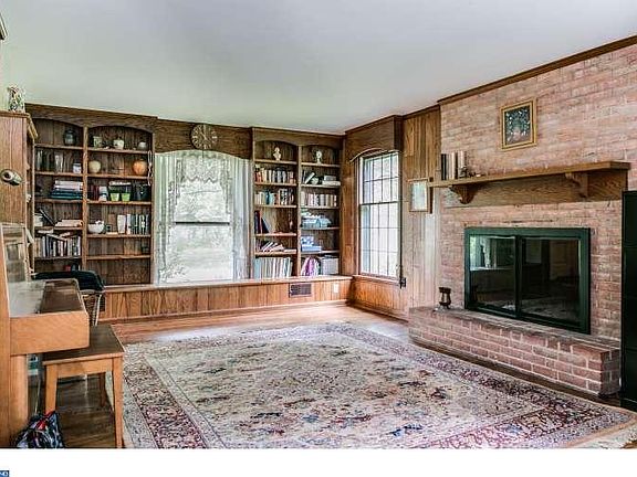 5th image of 109 Stephen Ct