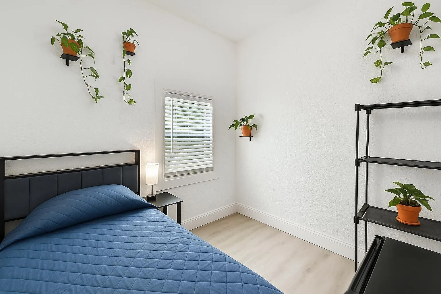 4 bed, 3.0 bath, 1500 sqft, $923 — Photo 1