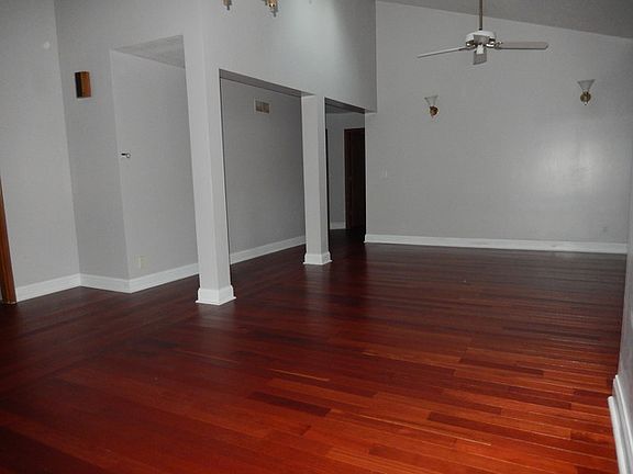 5th image of 247 Fox Trail Dr