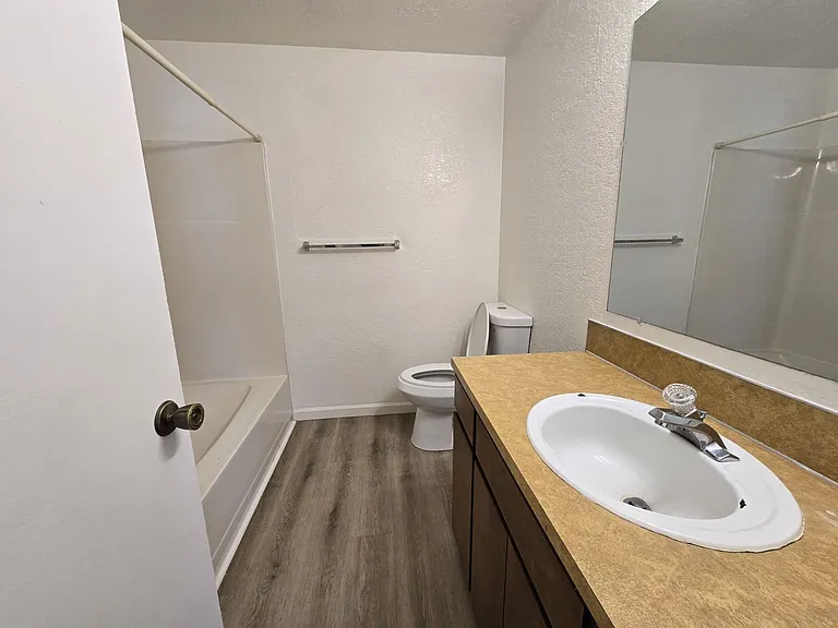 2469 NE Kerr St #6 — Photo 9