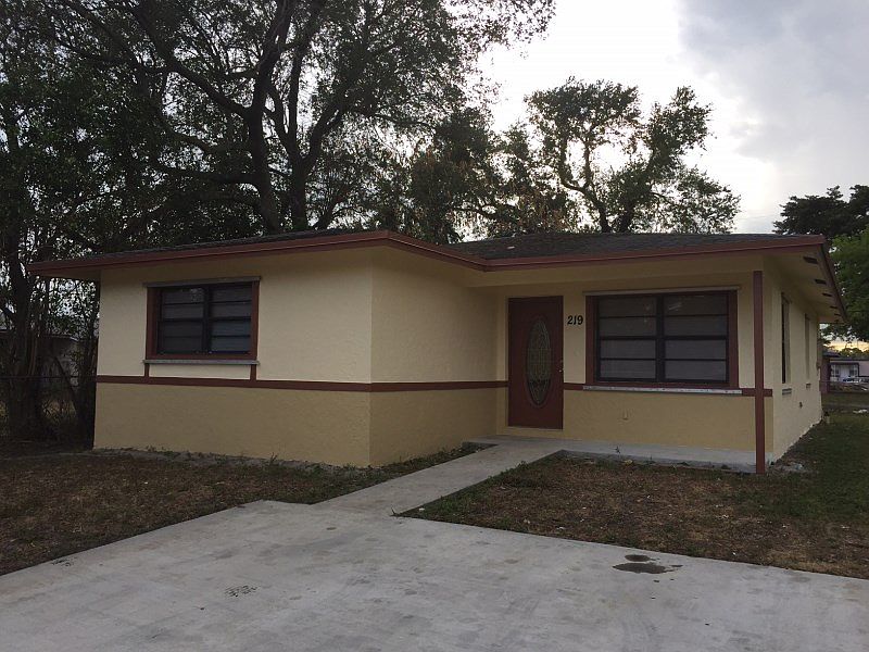 1st image of 219 NW 28th Ter