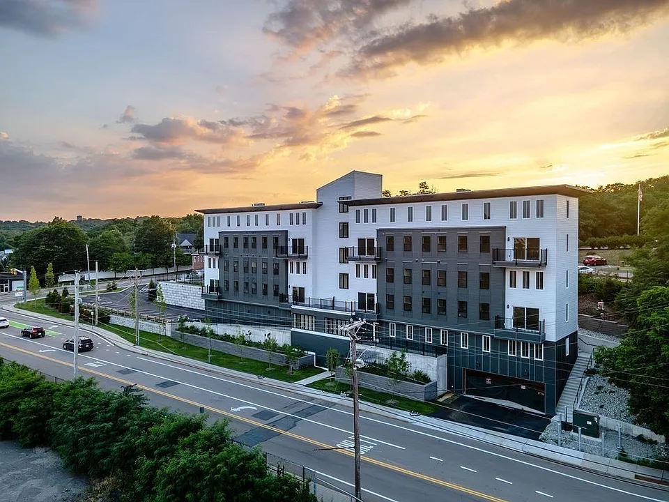 488 Quincy Ave #6