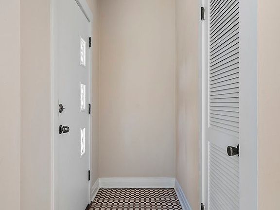 4th image of 2944 N 78th Ave