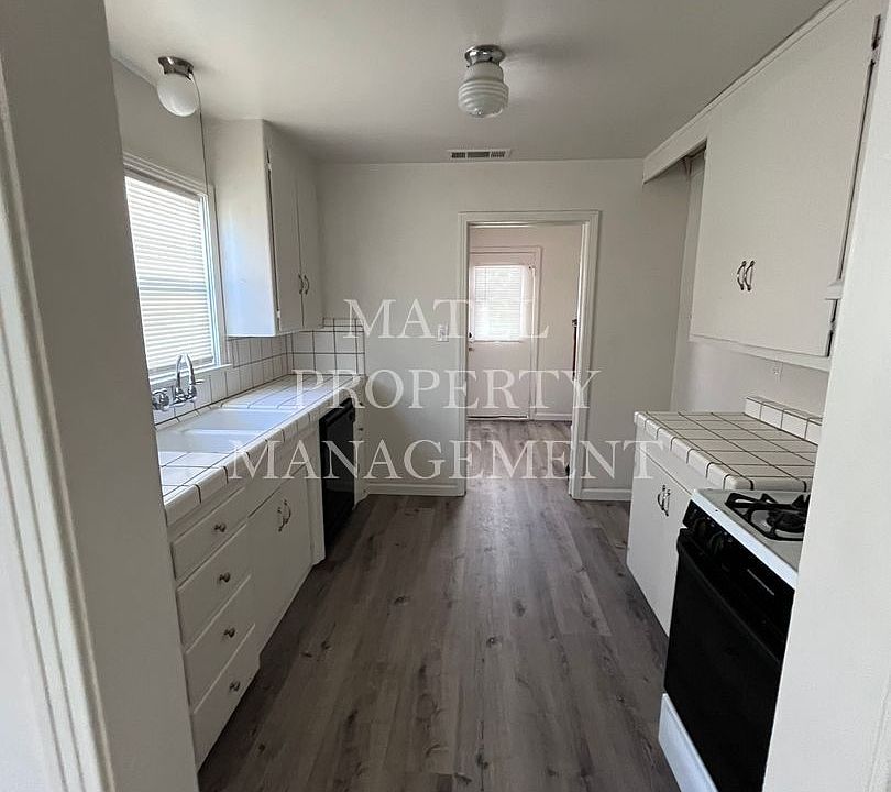 1st image of 548 Esgar Ave