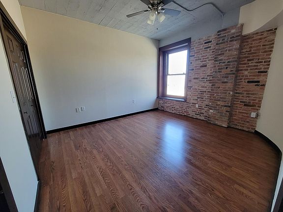 5th image of 110 Bagby St Unit 22