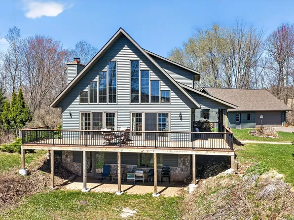 N6845 8th St, Spooner, WI 54801