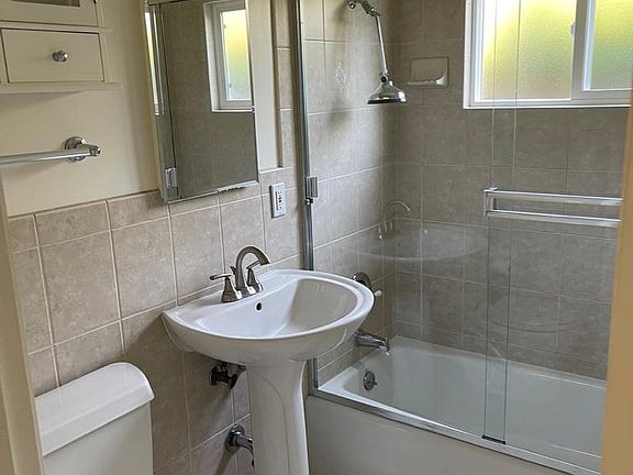 5th image of 343 Waverley St APT 2