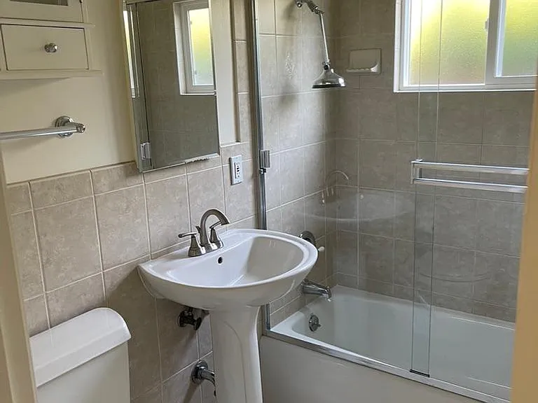 343 Waverley St #2 — Photo 5