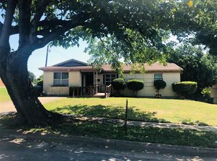 4016 Featherstone Dr, Dallas, TX