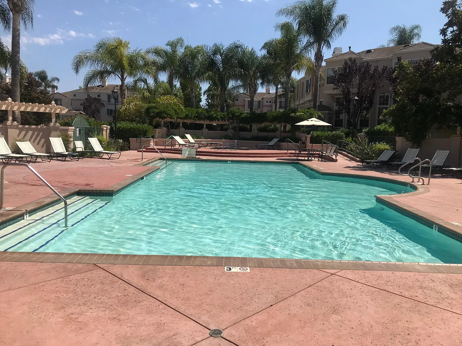 3 bed, 2.5 bath, 1375 sqft, $4,080 — Photo 3