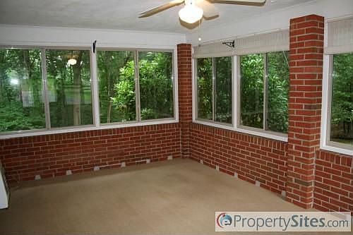 3rd image of 2156 Woodcrest Dr