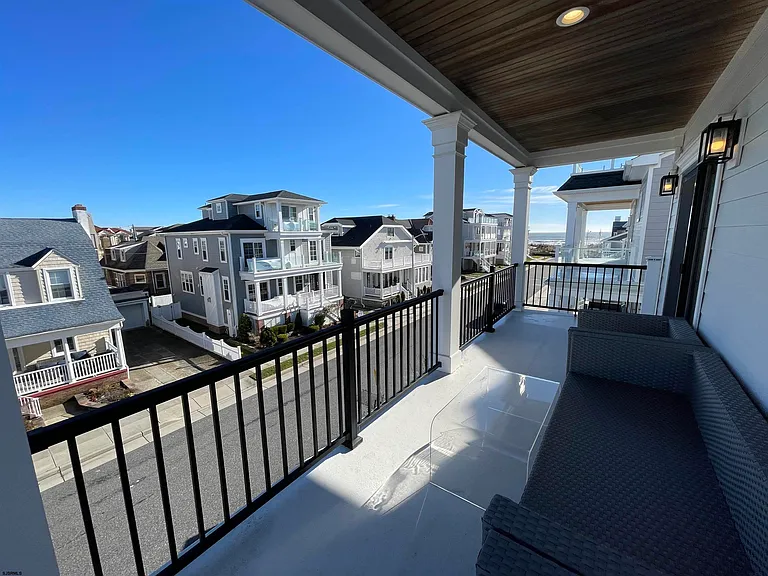 102 S Essex Ave #JUNE BEACH BLOCK — Photo 31