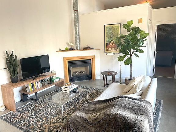 2nd image of 2255 Bush St APT 1