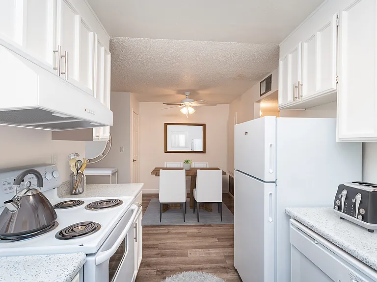 Sandpiper Apartments — Photo 22