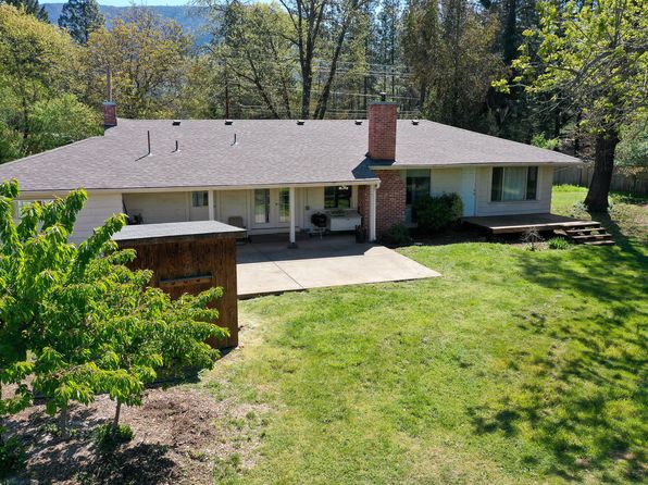 8890 Monument Dr, Grants Pass, OR 97526