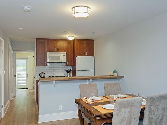 3rd image of 368 Park Pl APT 1