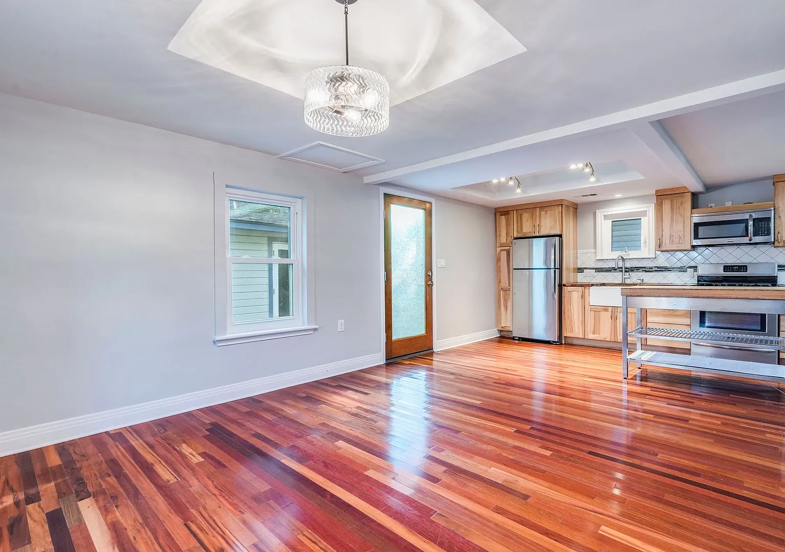 Available Now! 3-bedroom, 1-bath home in Austin — Photo 4