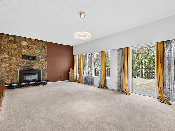 2nd image of 3362 Viewmount Dr