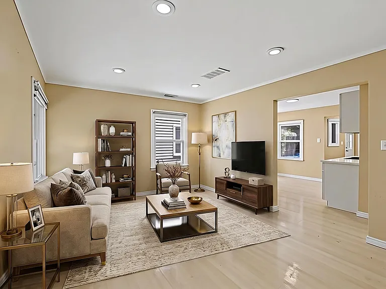 21106 Atlantic Ave — Photo 4