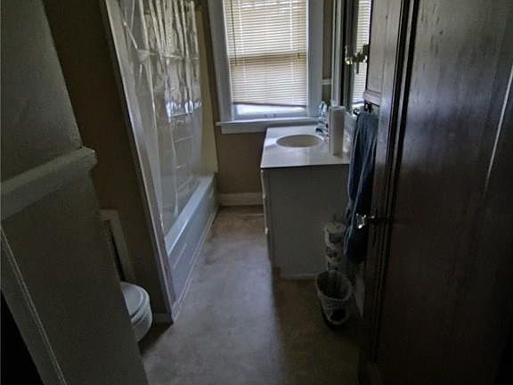 4th image of 3960 Woodhaven Dr
