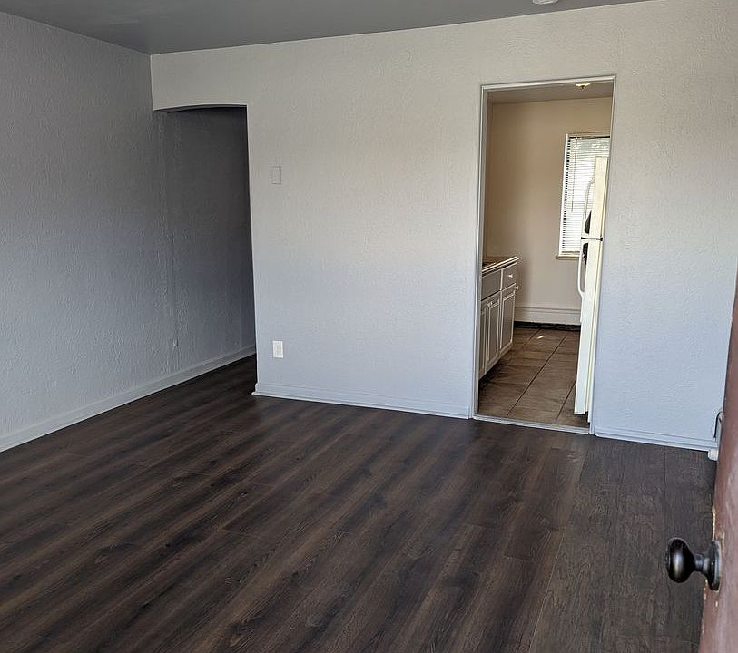 2nd image of 1467 Joliet St #5