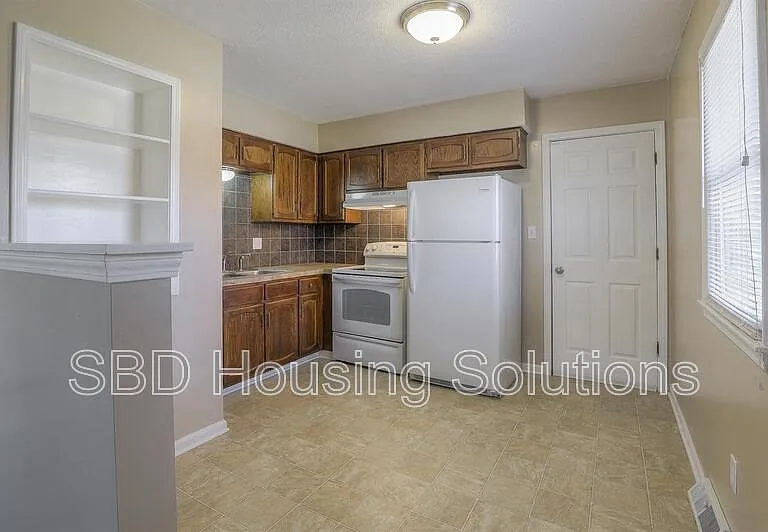 701 NE Columbus St #A — Photo 3