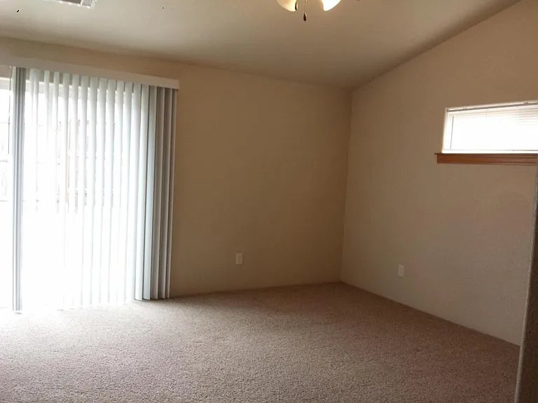 1011 SW Princeton Pl — Photo 11