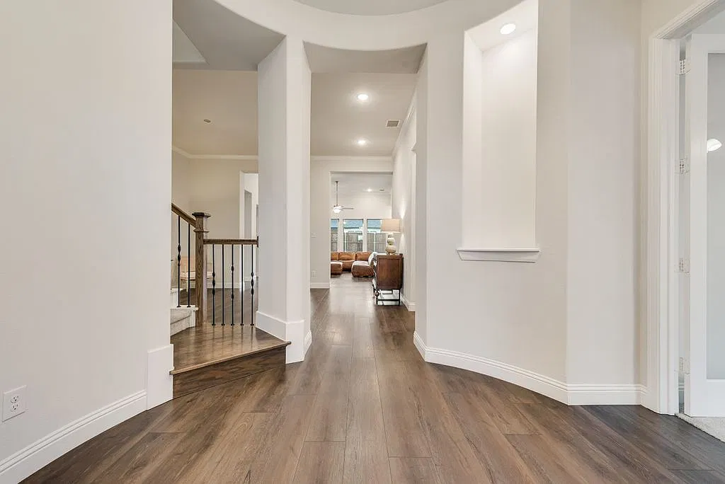 5 bed, 3668 sqft, $4,500 — Photo 1
