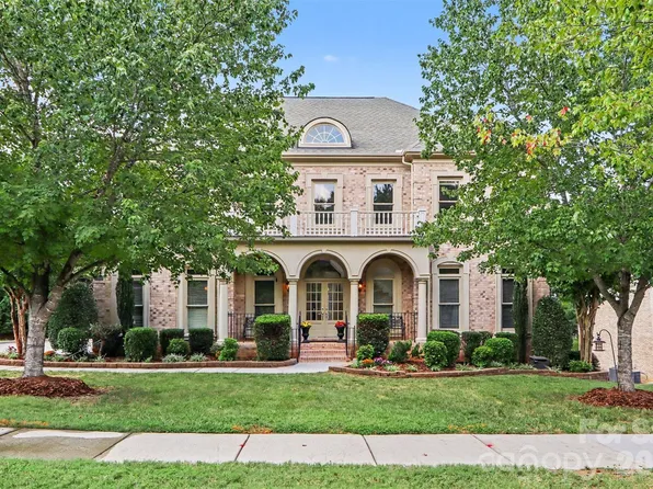 11009 Emerald Wood Dr, Huntersville, NC 28078