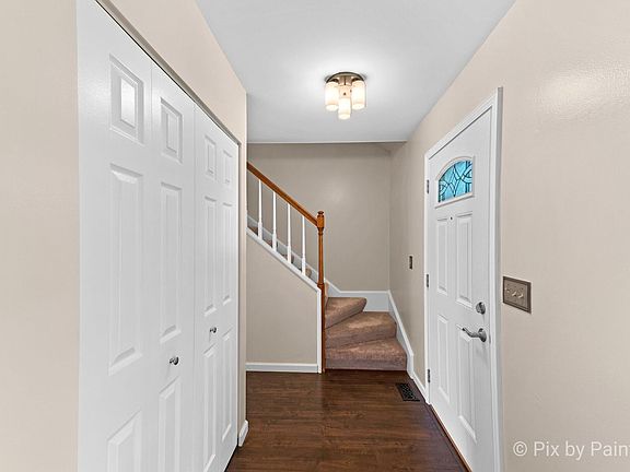 4th image of 858 Royal Glen Ln