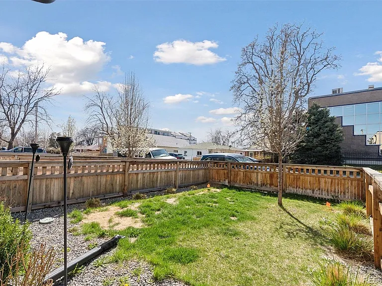 1386 Zenobia St — Photo 5