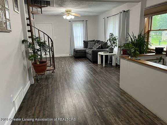 5th image of 1290 Olive St