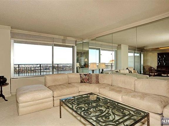 3rd image of 1530 Palisade Ave APT 28J