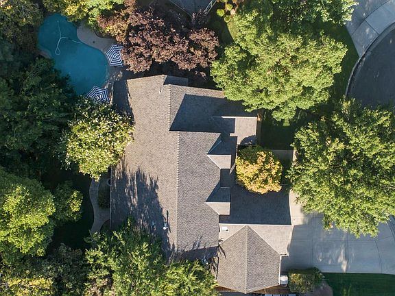 4th image of 2344 E Chennault Ave