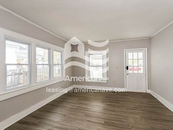 1496274_004_living_room_4.jpg