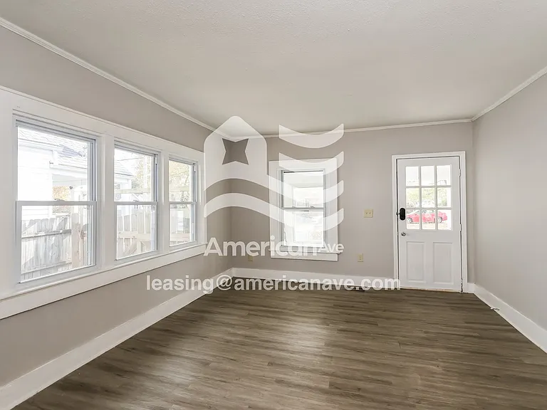 1496274_004_living_room_4.jpg