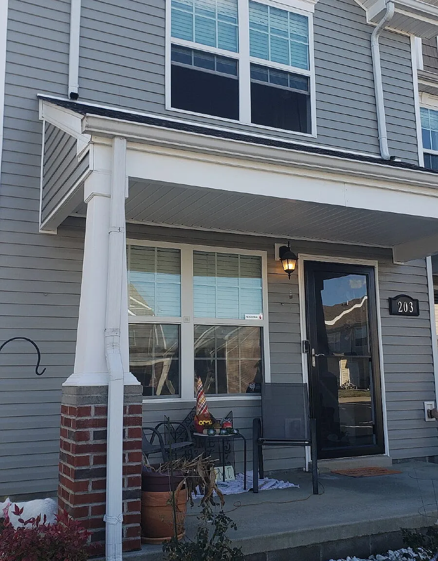 1 bed, 1.5 bath, 1224 sqft, $975 — Photo 1