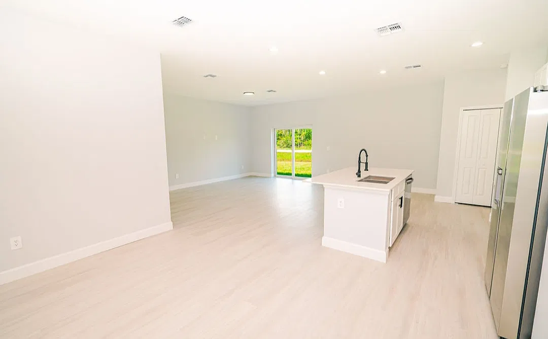 4 bed, 2087 sqft, $2,199 — Photo 3
