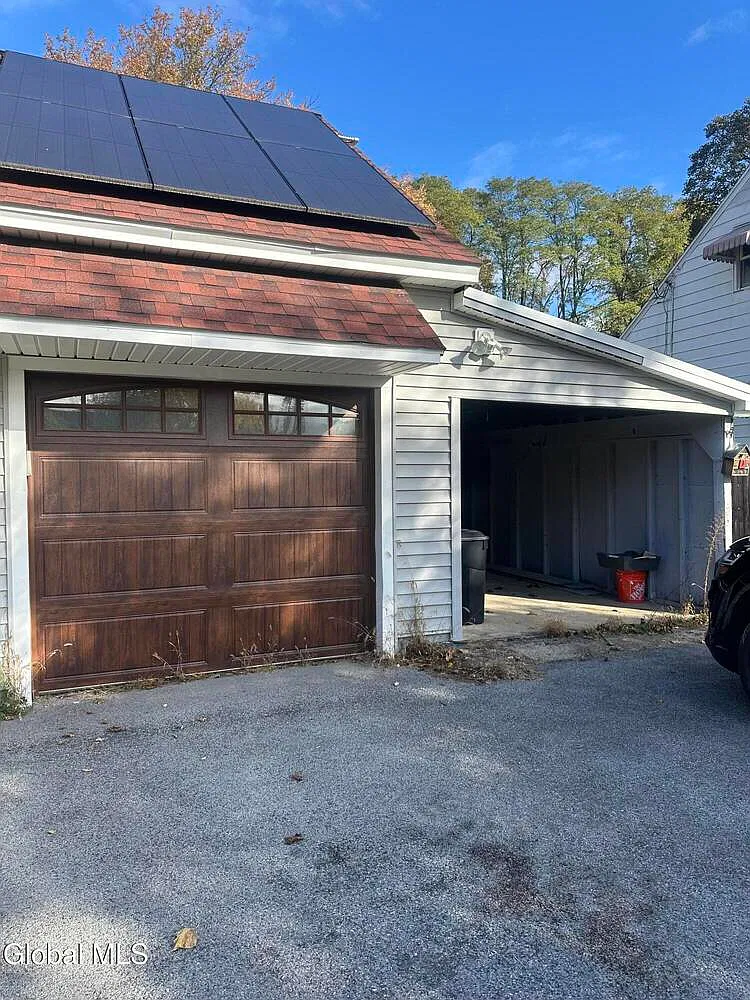 4 bed, 2.0 bath, 1837 sqft, $2,500 — Photo 2