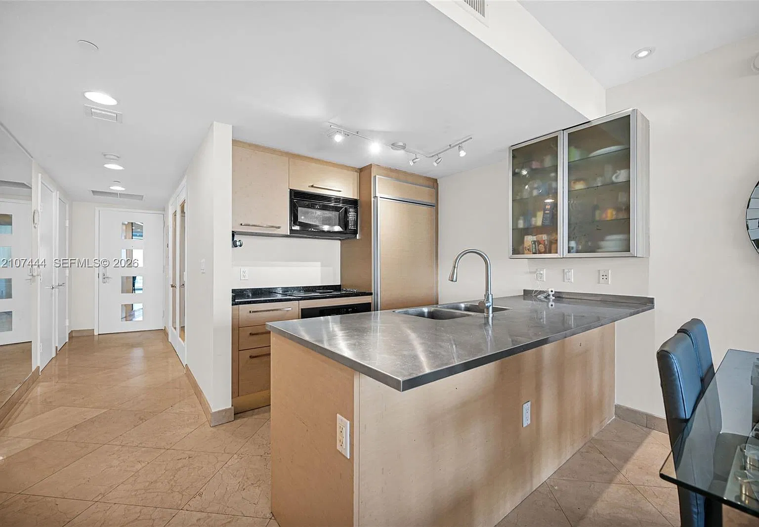 Beach Club Condo — Photo 4