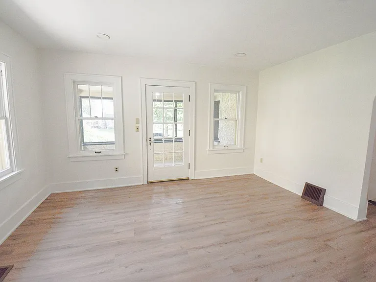 729 7th Ave SW — Photo 5
