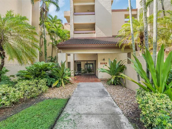 9285 SW 125th Ave APT 105, Miami, FL 33186