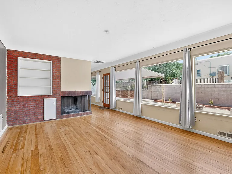 2913 San Joaquin Ave SE — Photo 3