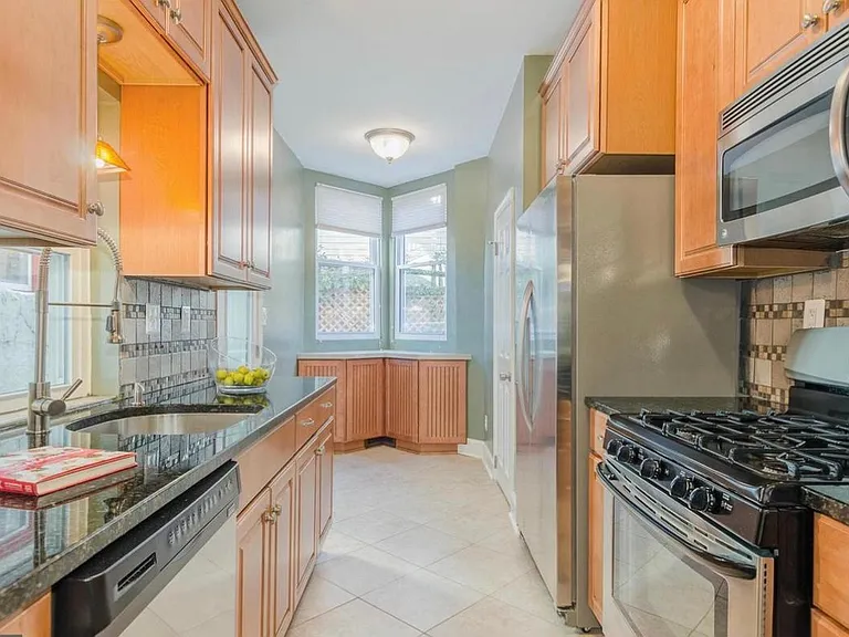 2127 E Fairmount Ave — Photo 5