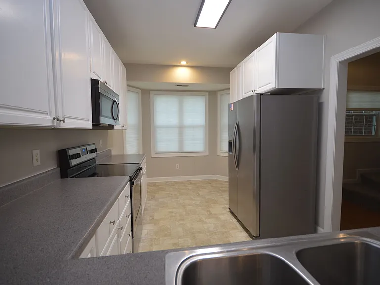 3319 Philmont Dr — Photo 9