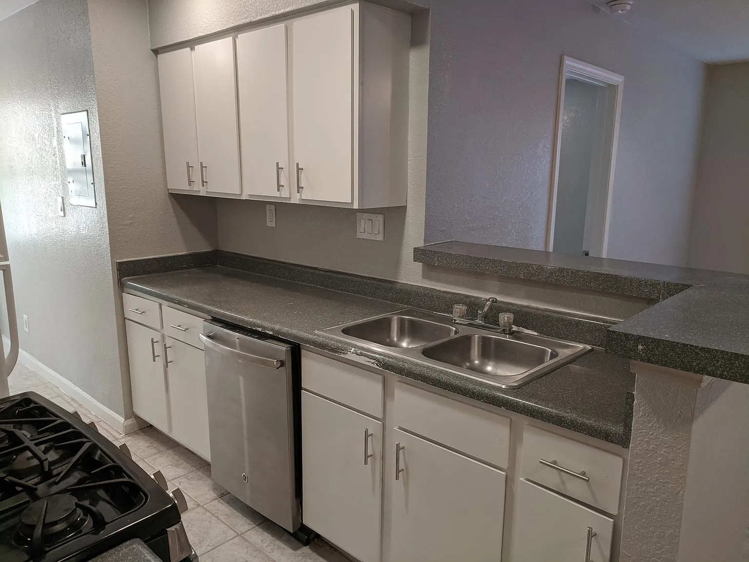 3 bed, $1,650 — Photo 3