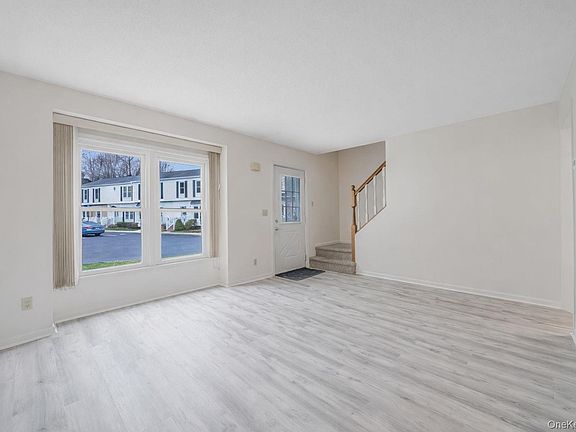 5th image of 190 Merrick Road #35
